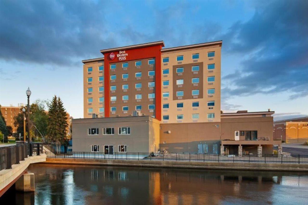 Best Western Plus Landmark Inn Laconia Exterior photo