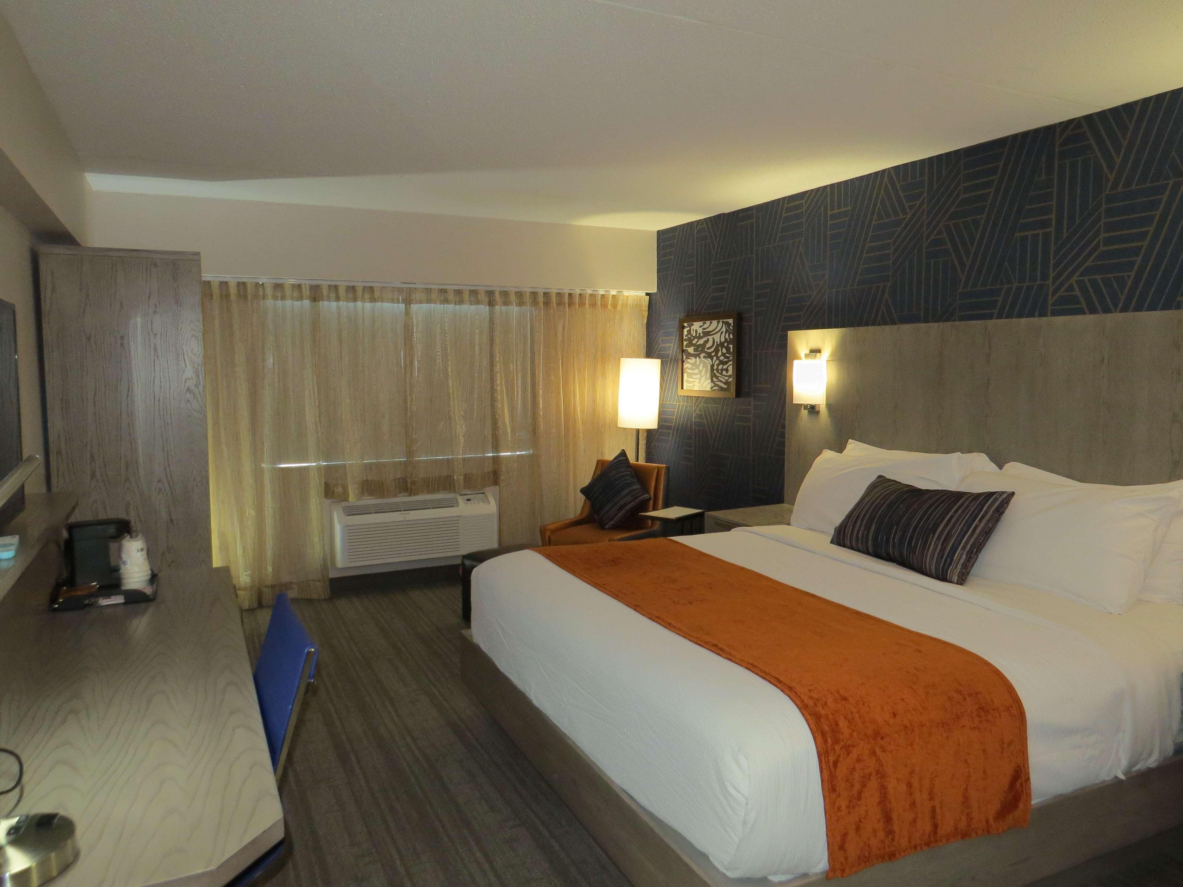Best Western Plus Landmark Inn Laconia Exterior photo